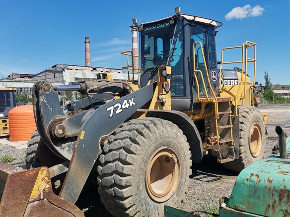 2010 John Deere 724K, жёлтый, 4300000 рублей - вид 1