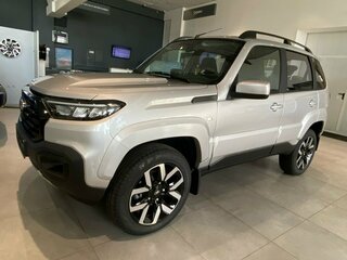 2026 Lada (ВАЗ) Niva Travel I Рестайлинг, серебристый, 1809000 рублей, вид 3