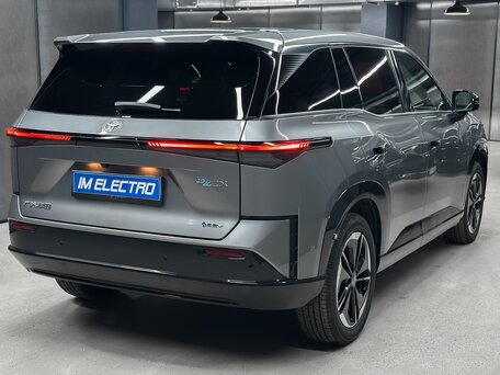 2026 Toyota bZ3X 58.3 kWh, серый, 2980000 рублей, вид 4