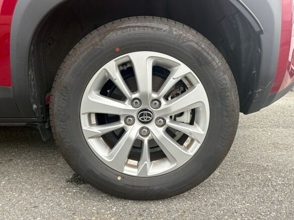 2023 Toyota Yaris IV, красный, 1540016 рублей - вид 5