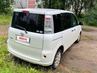 2011 Toyota Sienta I Рестайлинг 2, белый, 710000 рублей, вид 4