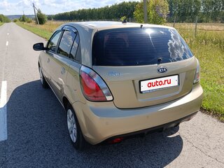 2010 Kia Rio II Рестайлинг, бежевый, 420000 рублей, вид 3