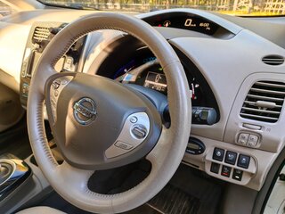 2012 Nissan Leaf (EM57) I (ZE0/AZE0), белый, 808000 рублей, вид 1