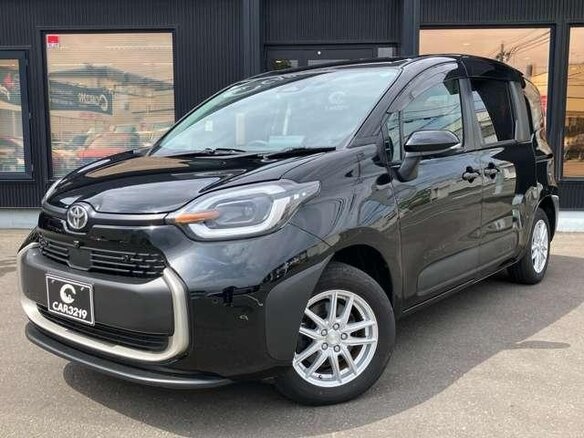2023 Toyota Sienta III, серый, 1120700 рублей