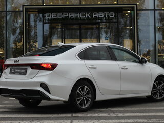 2021 Kia Cerato IV Рестайлинг, белый, 2100000 рублей, вид 3