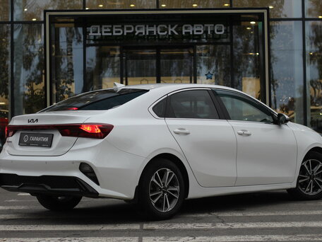 2021 Kia Cerato IV Рестайлинг, белый, 2100000 рублей, вид 3