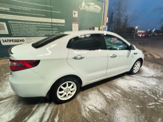 2012 Kia Rio 5-speed III, белый, 610000 рублей, вид 5