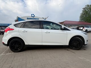 2015 Ford Focus III Рестайлинг, белый, 900000 рублей, вид 4