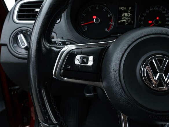2019 Volkswagen Polo V Рестайлинг, красный - вид 17