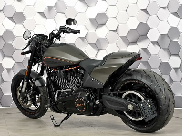 2018 Harley-Davidson FXDR 114, серый, 1949000 рублей - вид 7