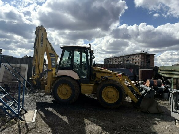 2013 Komatsu WB97S-5, жёлтый, 7500000 рублей - вид 1