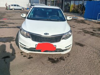 2016 Kia Rio III Рестайлинг, белый, 700000 рублей, вид 2