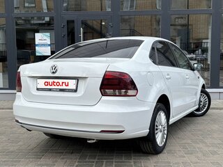 2018 Volkswagen Polo V Рестайлинг, белый, 930000 рублей, вид 4
