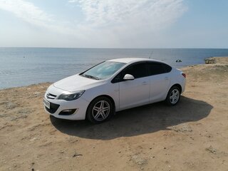 2013 Opel Astra J Рестайлинг, белый, 800000 рублей, вид 1