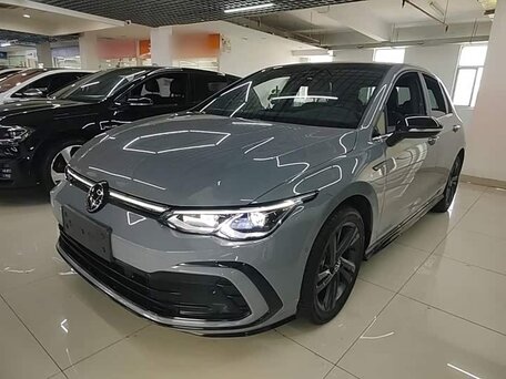 2023 Volkswagen Golf VIII, серый, 1670000 рублей, вид 1