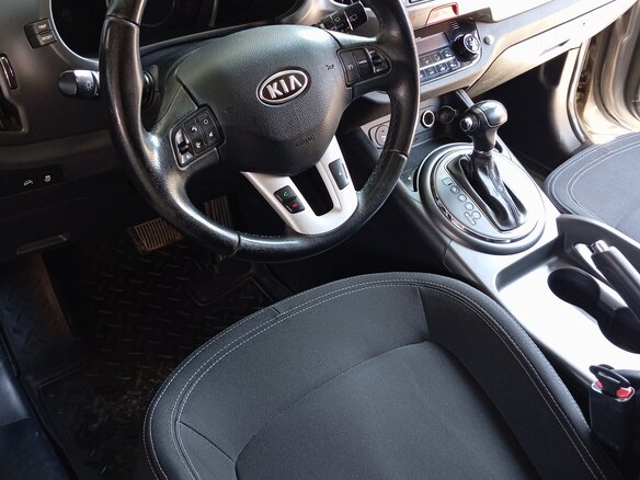 2010 Kia Sportage III, серебристый, 1500000 рублей - вид 9