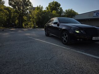 2009 Mercedes-Benz E-Класс 220 5G-Tronic IV (W212, S212, C207), чёрный, 1050000 рублей, вид 3