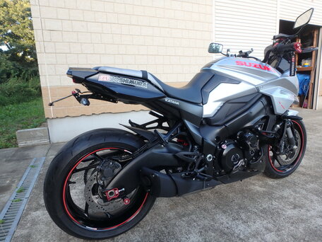 2021 Suzuki GSX-S 1000S Katana, серебристый, 1100000 рублей, вид 3
