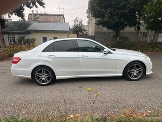 2011 Mercedes-Benz E-Класс 300 IV (W212, S212, C207), белый, 1500000 рублей, вид 4
