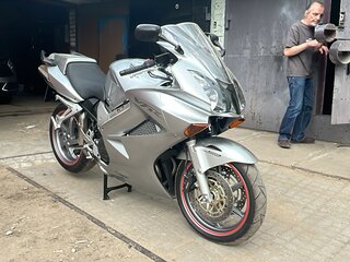 2005 Honda VFR 800, серебристый, 450000 рублей, вид 1