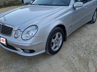 2004 Mercedes-Benz E-Класс 320 III (W211, S211), серебристый, 1300000 рублей, вид 2