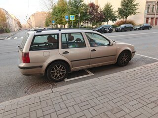 2004 Volkswagen Golf IV, золотистый, 550000 рублей, вид 3