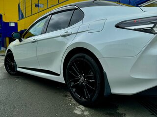 2021 Toyota Camry VIII (XV70) Рестайлинг, белый, 3500000 рублей, вид 5