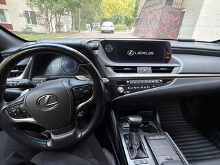 2021 Lexus ES 250 VII Рестайлинг, чёрный, 4800000 рублей, вид 4
