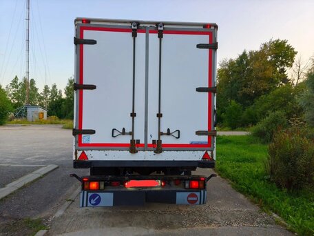 2020 Isuzu Elf (N-series), белый, 2600000 рублей, вид 2