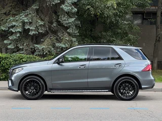 2017 Mercedes-Benz GLE 300 I (W166), серый, 2699000 рублей, вид 2