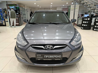 2013 Hyundai Solaris I, серый, 640000 рублей, вид 2