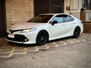 2019 Toyota Camry VIII (XV70), белый, 2520000 рублей, вид 1