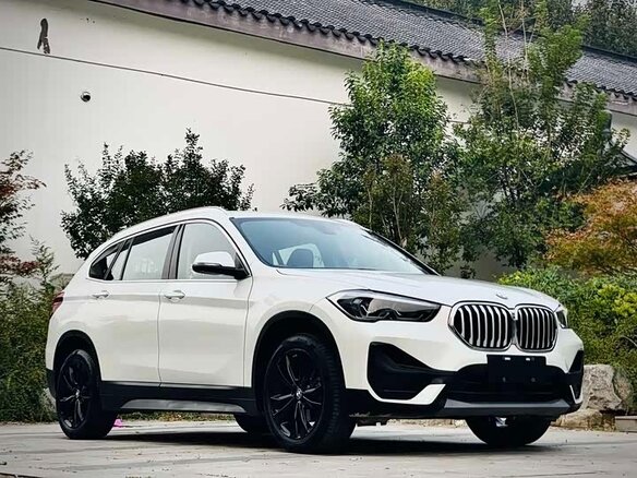 2022 BMW X1 20Li sDrive II (F48) Рестайлинг, белый - вид 2