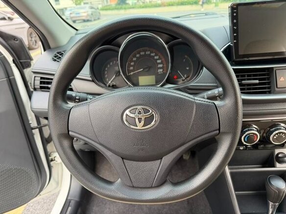 2021 Toyota Yaris L XP150 Рестайлинг, белый - вид 9
