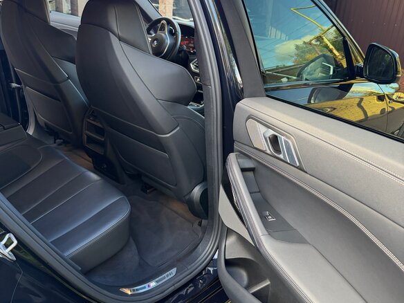 2021 BMW X6 40i III (G06), чёрный, 7750000 рублей - вид 8