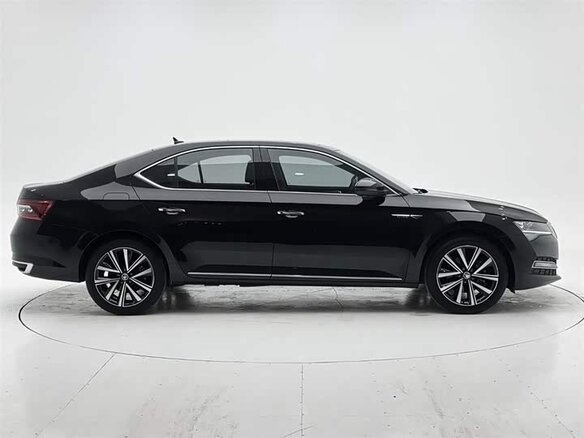 2023 Skoda Superb III Рестайлинг, чёрный - вид 4