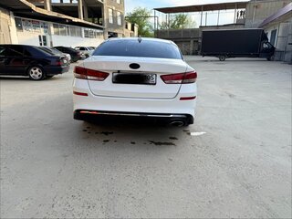 2019 Kia Optima IV Рестайлинг, белый, 1300000 рублей, вид 4