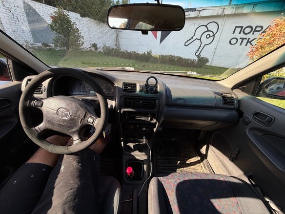 1998 Mazda 323 V (BA), красный, 150000 рублей - вид 8