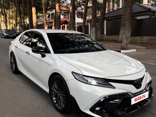 2019 Toyota Camry VIII (XV70), белый, 3300000 рублей, вид 3