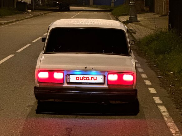2003 Lada (ВАЗ) 2107, белый, 110000 рублей - вид 4