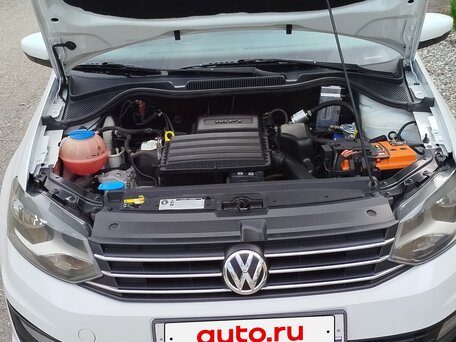 2017 Volkswagen Polo V Рестайлинг, белый, 840000 рублей, вид 3