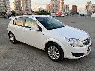 2011 Opel Astra H Рестайлинг, белый, 550000 рублей, вид 4