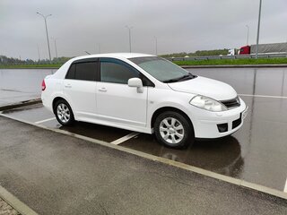 2013 Nissan Tiida I Рестайлинг, белый, 720000 рублей, вид 2