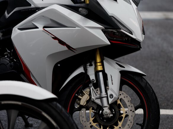 2018 Honda CBR 250R, белый - вид 1