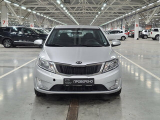 2013 Kia Rio 5-speed III, серебристый, 570000 рублей, вид 2