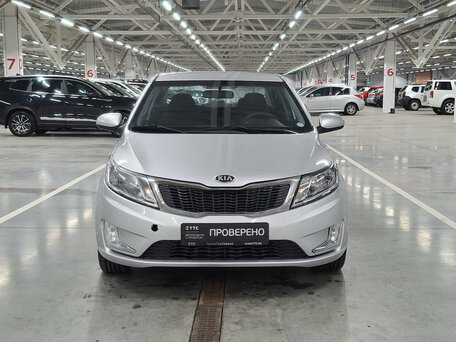 2013 Kia Rio 5-speed III, серебристый, 550000 рублей, вид 2