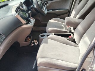 2011 Honda Stream II Рестайлинг, серебристый, 1350000 рублей, вид 2