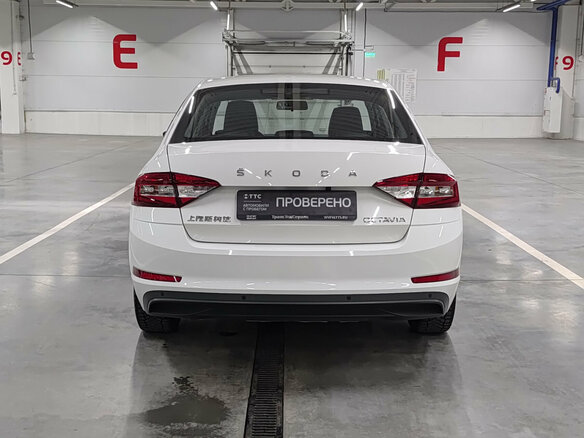 2022 Skoda Octavia III (A7) Рестайлинг, белый, 1770000 рублей - вид 5