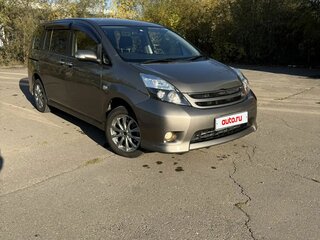 2012 Toyota ISis I Рестайлинг, коричневый, 1140000 рублей, вид 3
