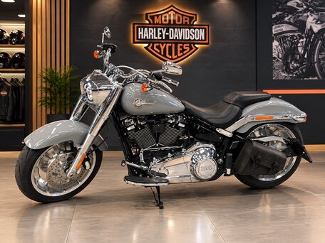 2024 Harley-Davidson Fat Boy, серый, 3099000 рублей, вид 1